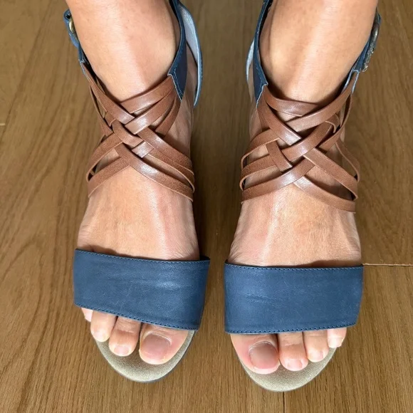 Sandals - Picture 3 of 3